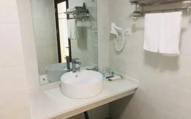 Xuancheng Tongfu Hotel (High-speed Railway Station)