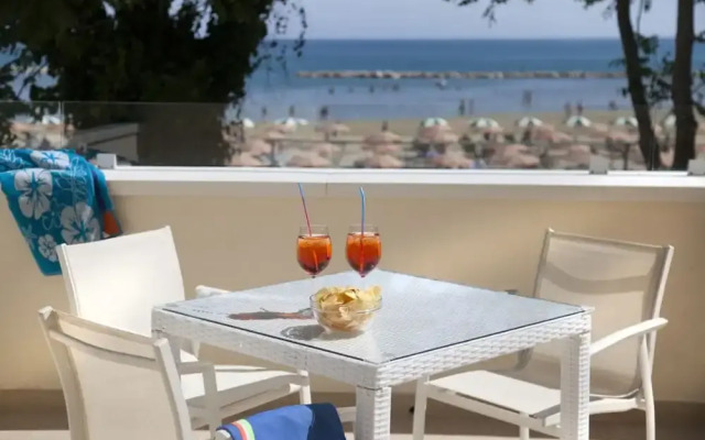 Marina Beach Suite Hotel
