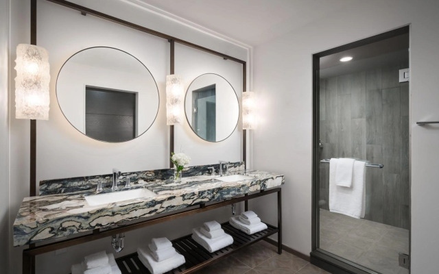 Grand Bohemian Lodge Greenville, Autograph Collection