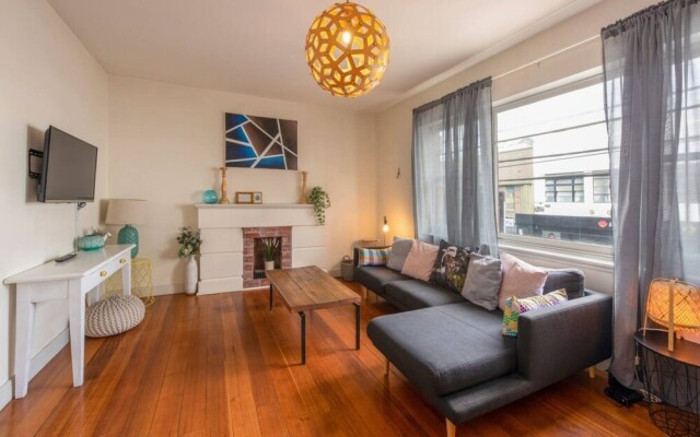 Bright & Sunny 2-bed Unit in the Heart of St Kilda