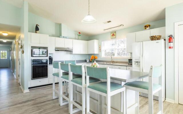 See Otter by Oak Island Accommodations