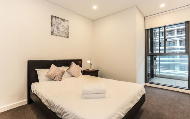 New Bright Apartment In Waterloo