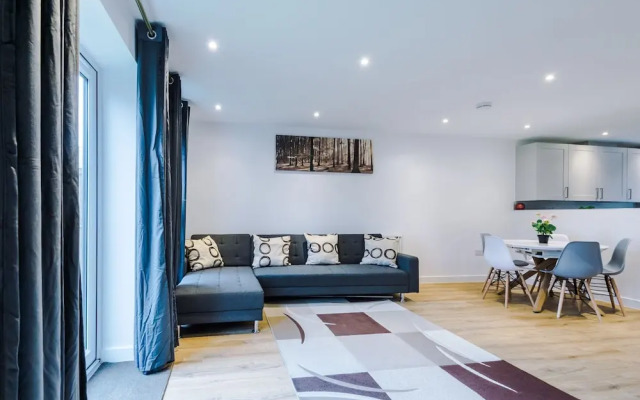 Stunning 3-bed House in Salford