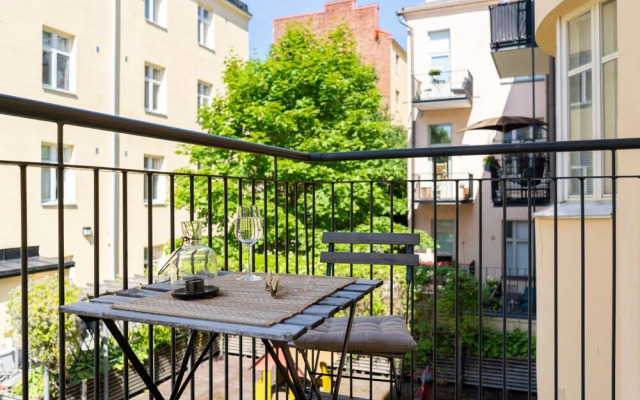 Stylish 1br with balcony & private sauna