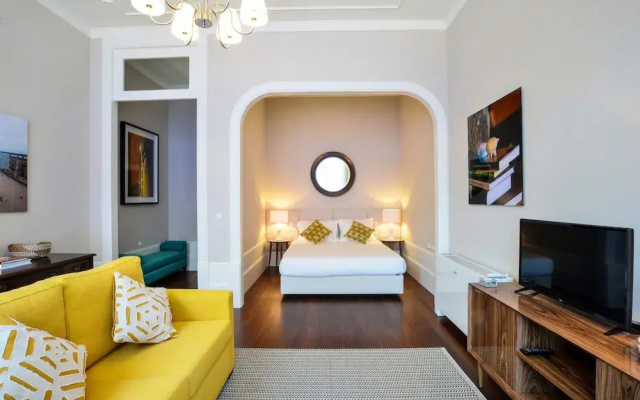 Spacious City Apartment With Modern Amenities
