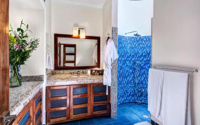Playacar Villa Sleeps 8 with Pool and Air Con