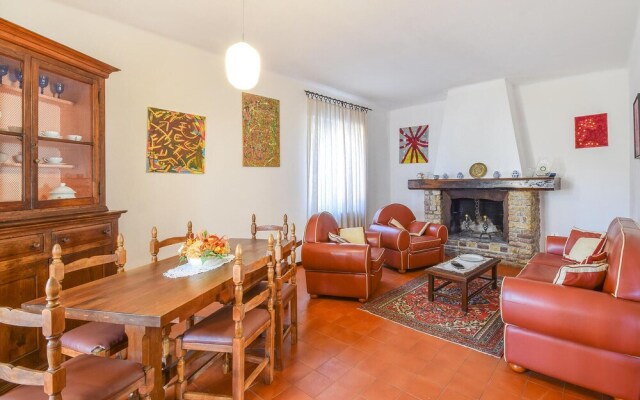 Beautiful Home in Santo Stefano Magra With Wifi and 2 Bedrooms