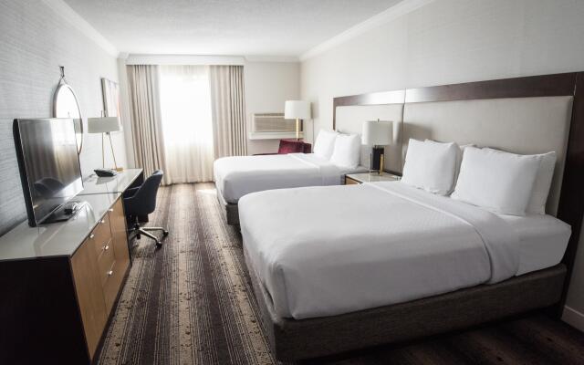Crowne Plaza Edison by IHG