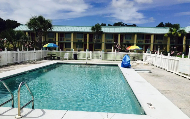 Garden Inn & Suites