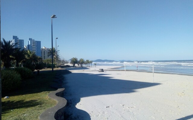 Apto. Pé na areia com Churrasqueira
