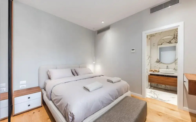 Villa Serenity Luxury Lakeside Manor