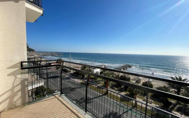 [Rivamare] 3 Locali di fronte al Mare