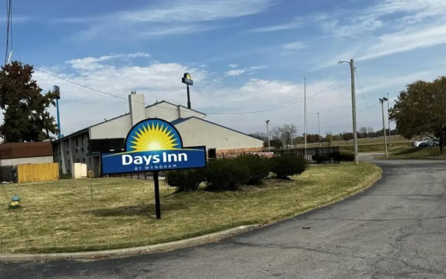 Days Inn & Suites by Wyndham Caseyville