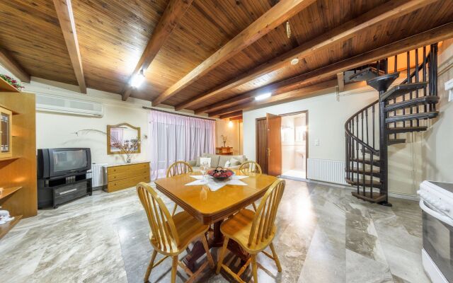 Borsalino Studios & Apartments