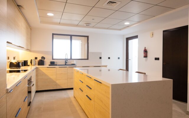 Lux 5BR Townhouse in Balqise Residence
