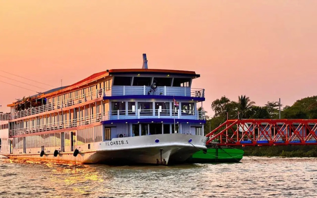 Oasis Floating Hotel Yangon