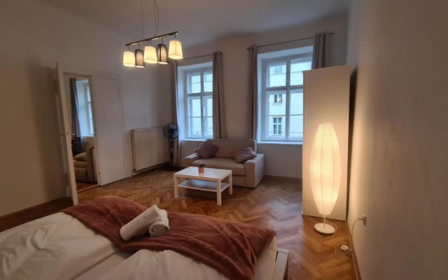 commodious 3BR Apt. Ideal for Families and Friends