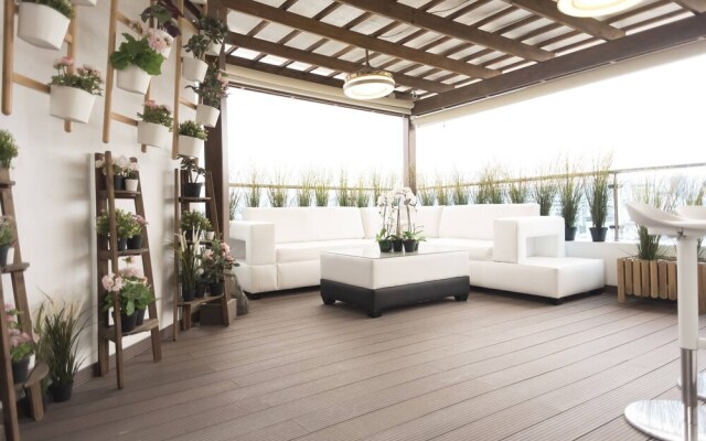8-bdr Penthouse With A Private Rooftop & Jacuzzi