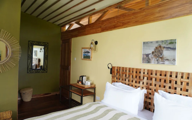Moyoni Africa Lodge & Tours