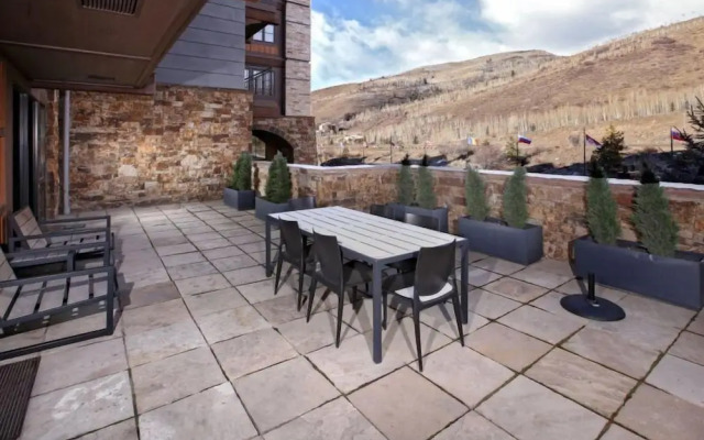 Vail Solaris 2 With Den Bedroom Vacation Rental Set at the Base of the Mountain Just Steps From the Gondola