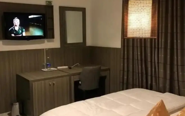 Hamptons Hotel