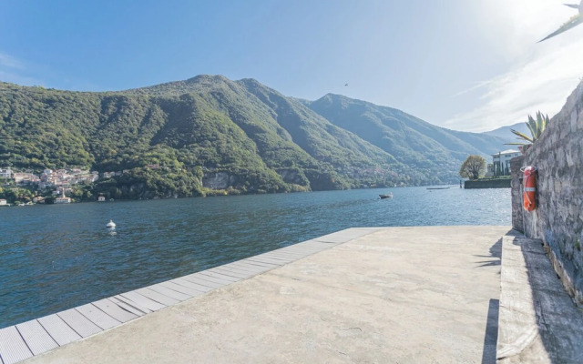 Your Private Harbour Nearby George Clooney by Rent all Como