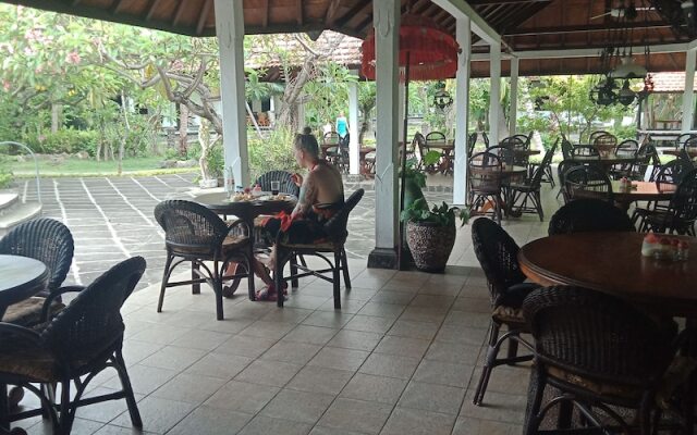 Rini Hotel