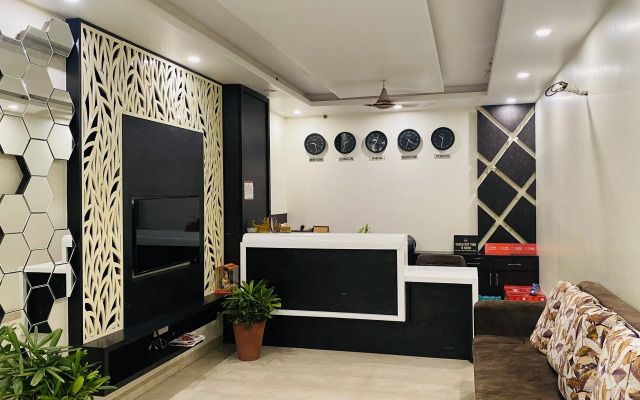 OYO 24106 Shri Raj Laxmi Palace