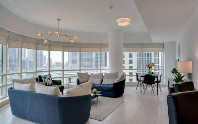 Airy Apartment With the Best View of Marina!
