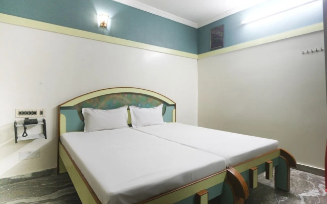 Hotel Le Palace by OYO Rooms