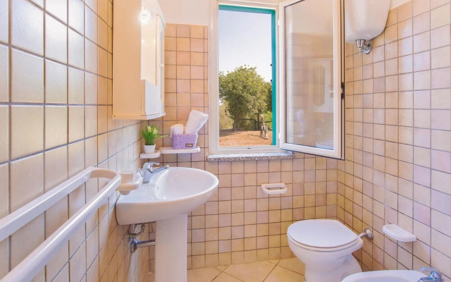 Amazing Home in S.giovanni Zambrone With 2 Bedrooms and Wifi