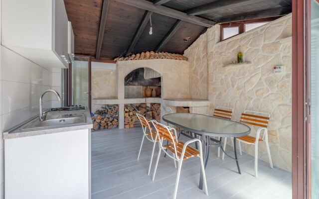 Amazing Apartment in Sukosan With 1 Bedrooms, Jacuzzi and Wifi