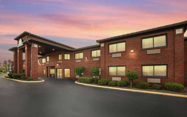 Days Inn by Wyndham Phenix City Near Fort Benning