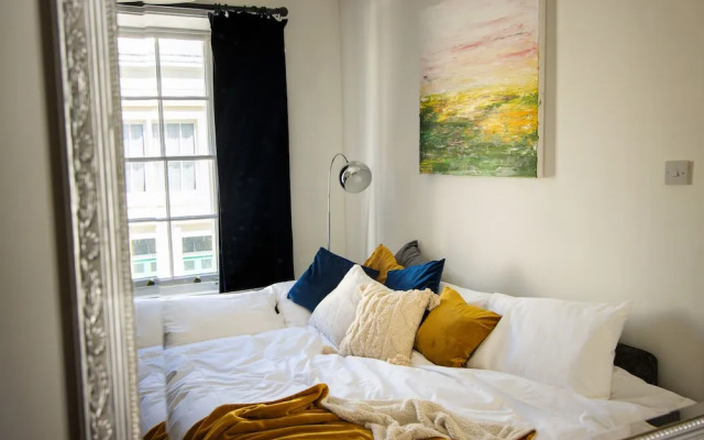 Spacious - Central 2 Bed Apartment