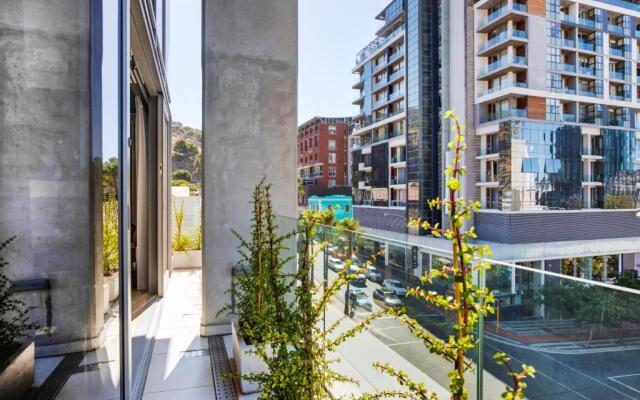 Luxury De Waterkant Loft Retreat