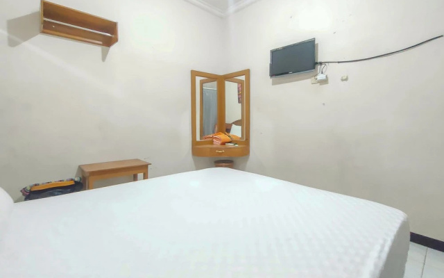 Hotel Karangsalam Indah Near Stasiun Purwokerto Mitra RedDoorz – Guest Rooms – Purwokerto