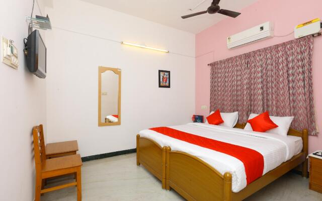 OYO 10018 Hotel AKS Shelter