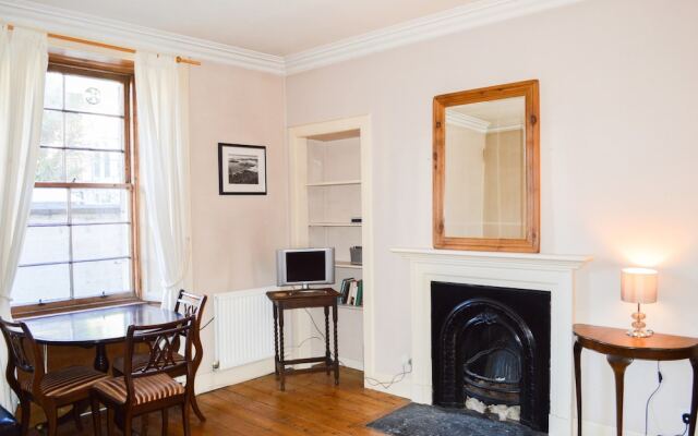 Peaceful 1 Bedroom Edinburgh Home