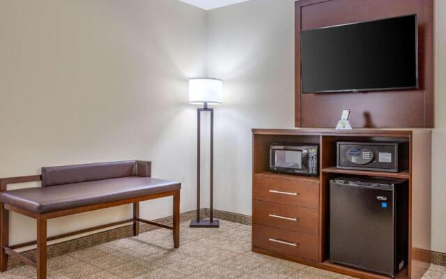 Comfort Suites Savannah Gateway I-95