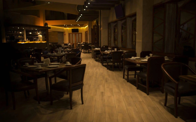 Hotel Abastos Plaza