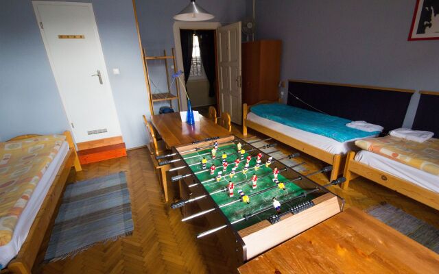 7x24 Central Hostel