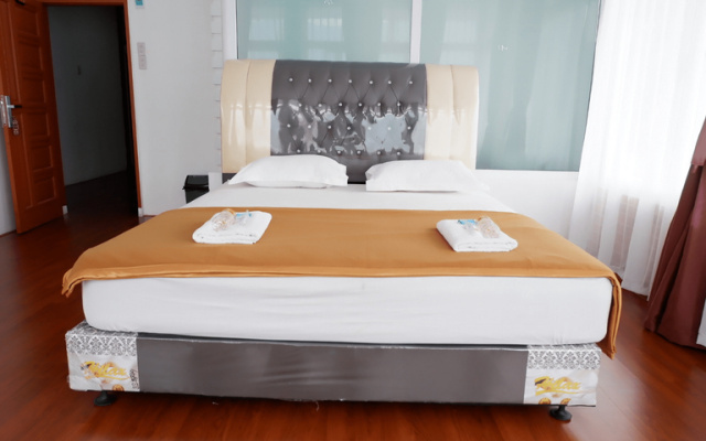 Star Beach Hotel – Guest Rooms – Parapat