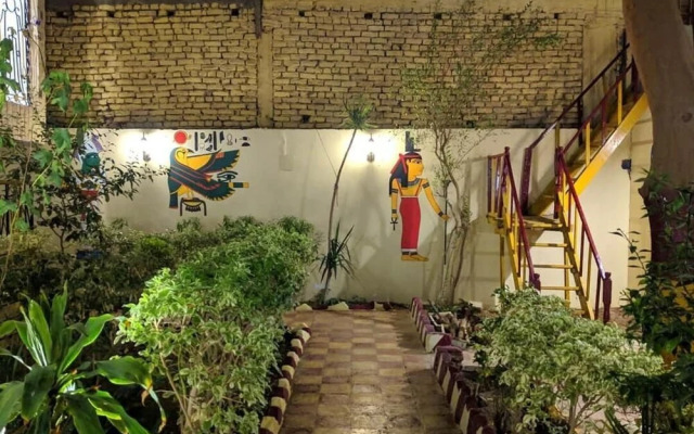Elphardous Hotel