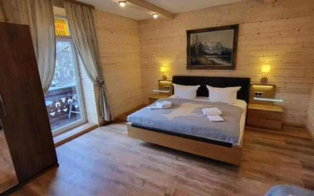 Golden GaPa Central Chalet Apartment 32