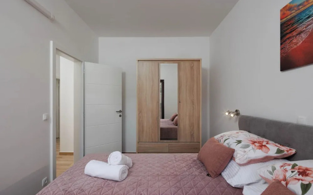 Seafront Apartment Nana 1