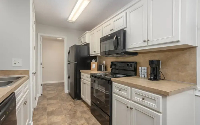 Near Rivercenter Ft Benning 1BR w Parking
