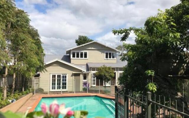 7 Bedroom Elegant House