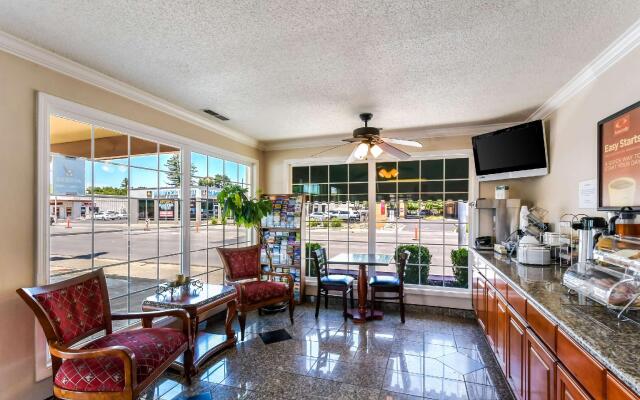 Econo Lodge Woodland near I-5