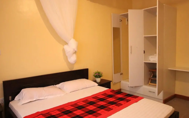 Lux Suites Ebony Mara House