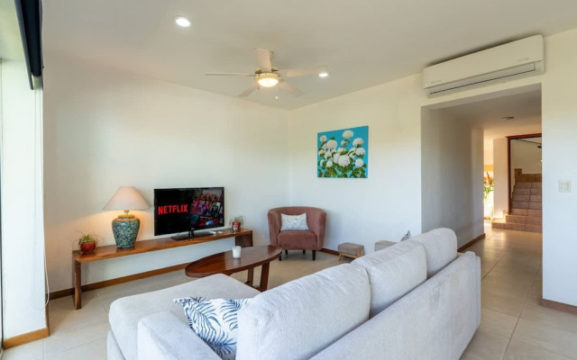 Sleeps 6 Views Beach 1 Block Gated